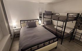 Roomz-Gatwick-London-Airport Parking-Travel Service